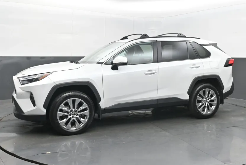 2023 Toyota RAV4 XLE Premium photo 1