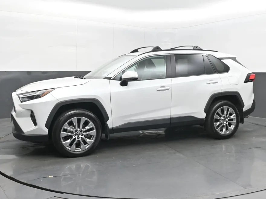 2023 Toyota RAV4 XLE Premium photo 1