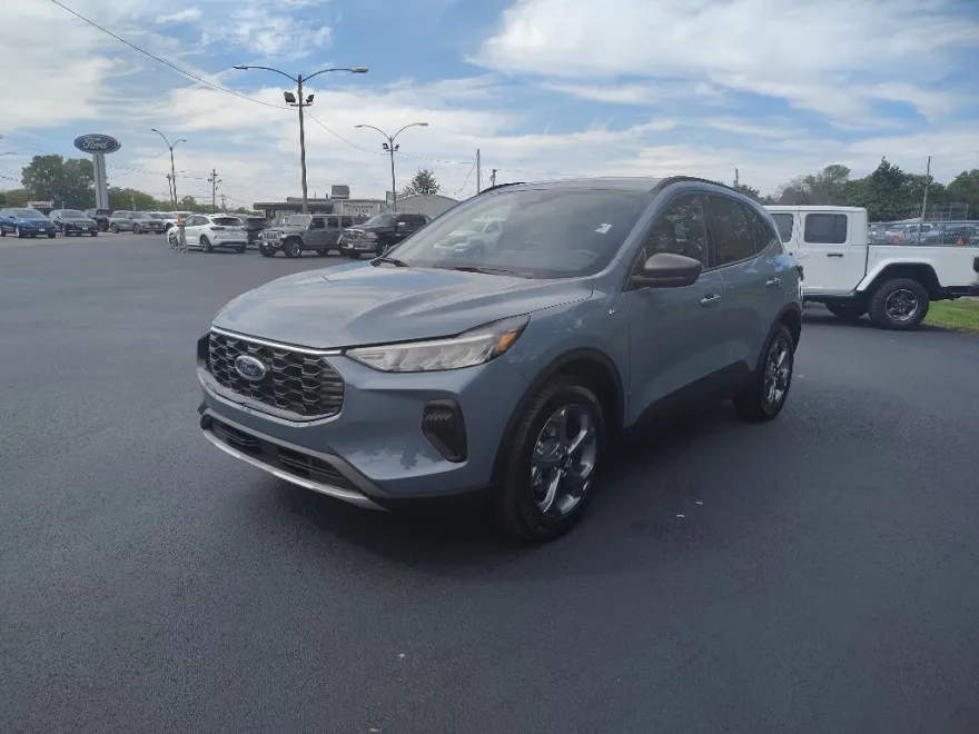 2025 Ford Escape ST-Line photo 1
