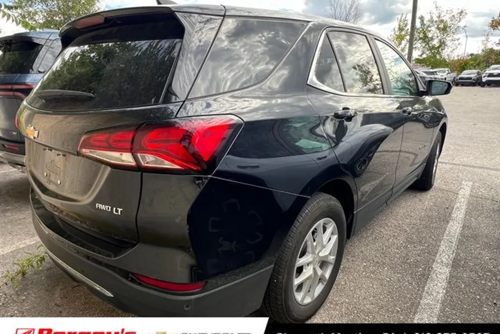 2022 Chevrolet Equinox LT photo 1