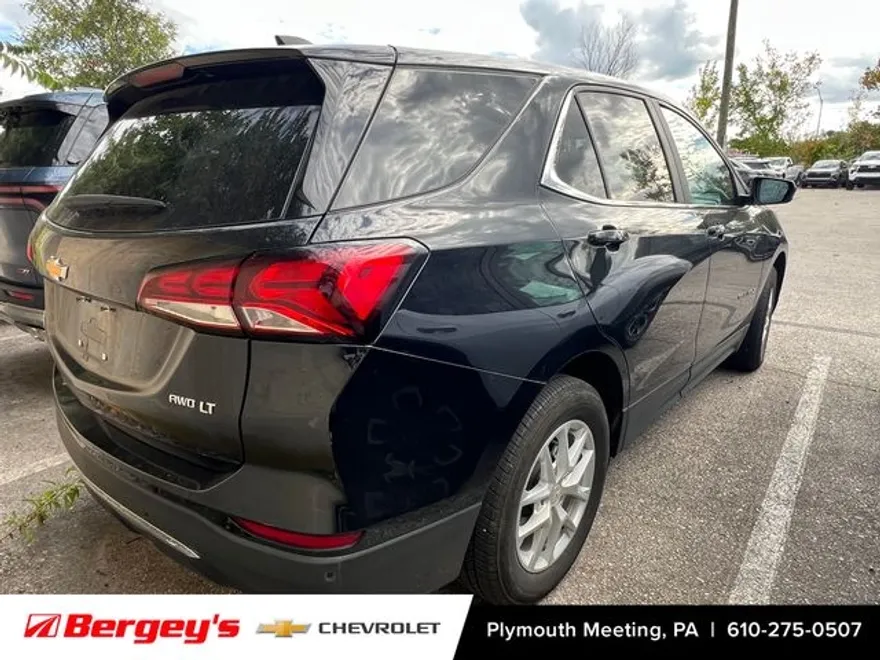 2022 Chevrolet Equinox LT photo 1