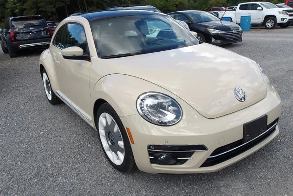 2019 Volkswagen Beetle Base photo 1