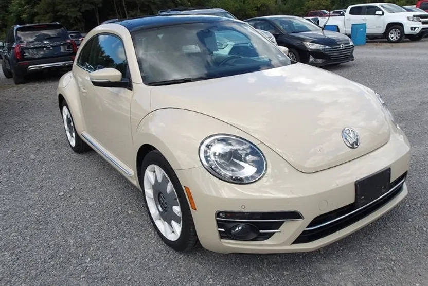 2019 Volkswagen Beetle Base photo 1