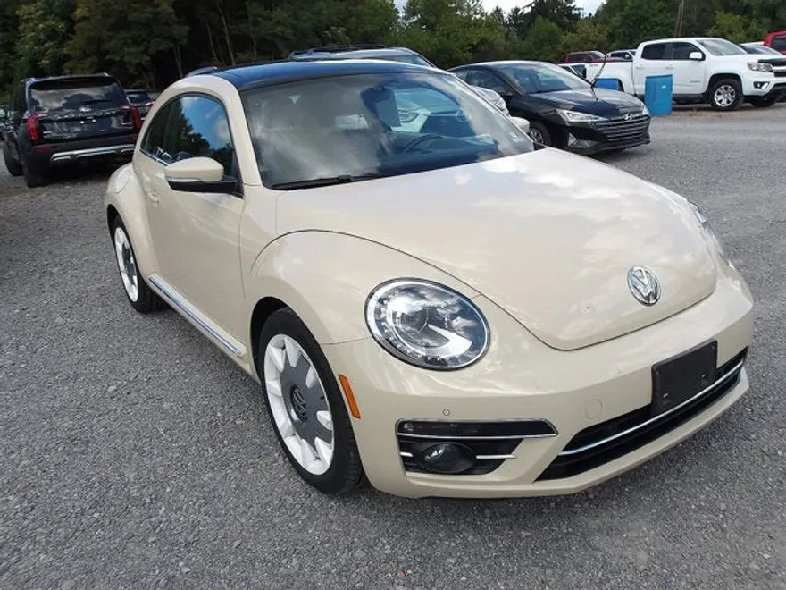 2019 Volkswagen Beetle Base photo 1