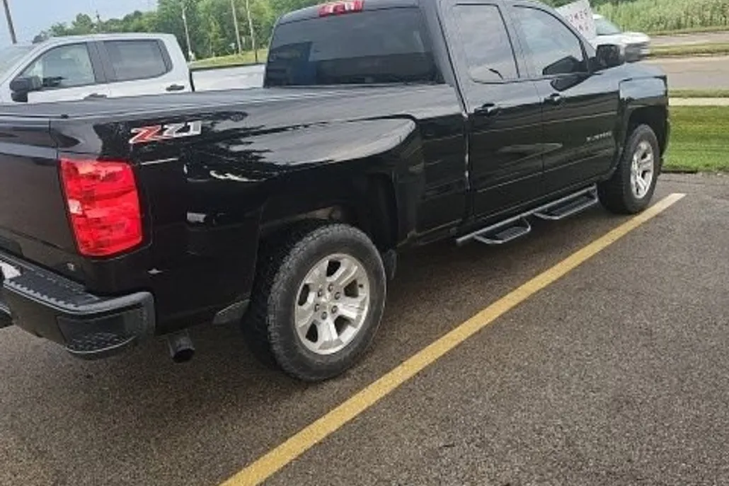 2016 Chevrolet Silverado 1500 LT photo 1