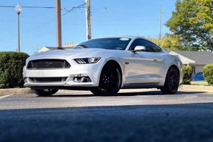 2017 Ford Mustang GT Premium photo 1