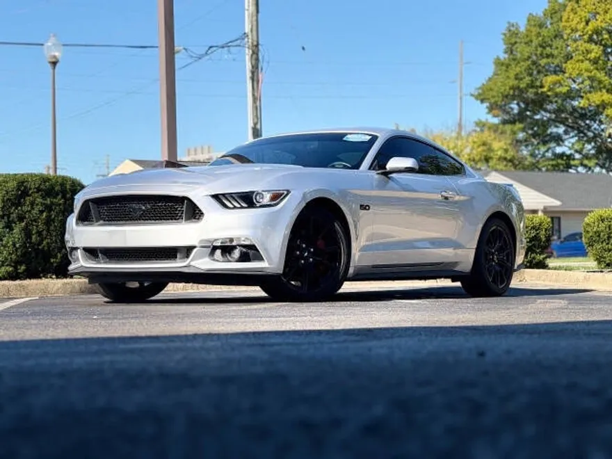 2017 Ford Mustang GT Premium photo 1