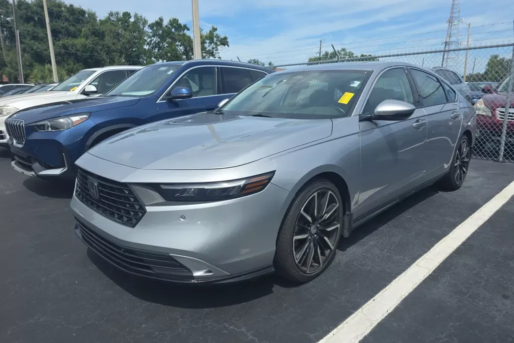 2023 Honda Accord Hybrid Touring photo 1