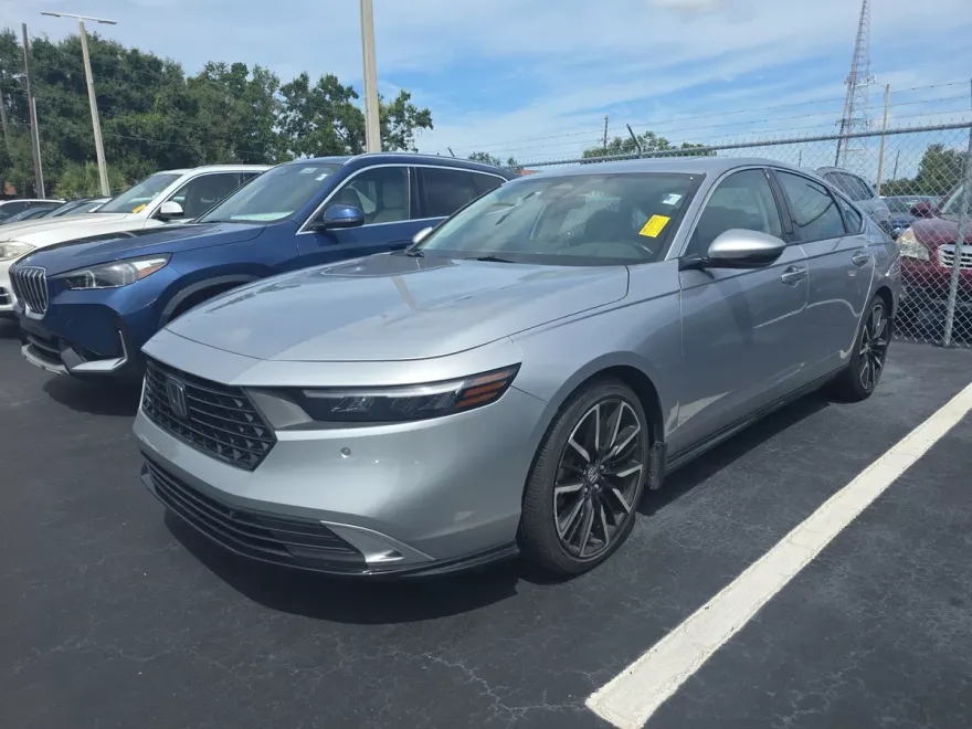 2023 Honda Accord Hybrid Touring photo 1