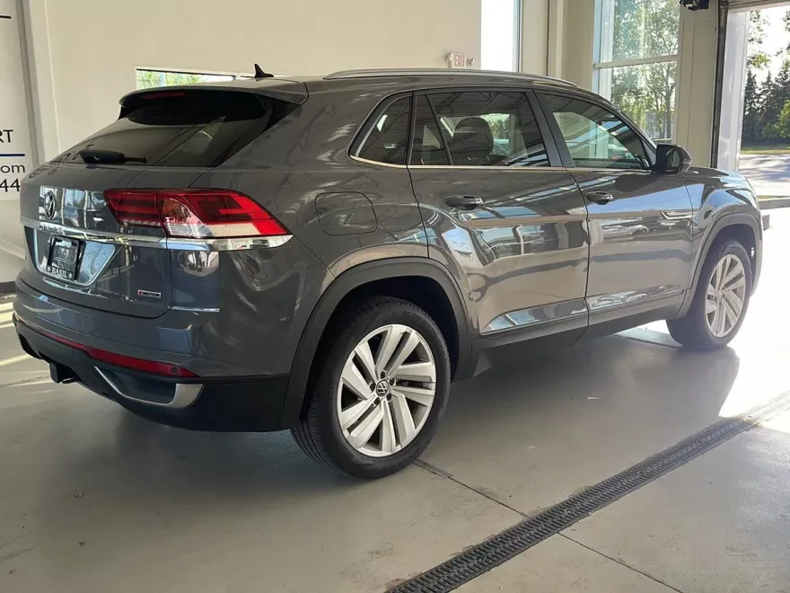 2022 Volkswagen Atlas Cross Sport V6 SE Technology photo 1
