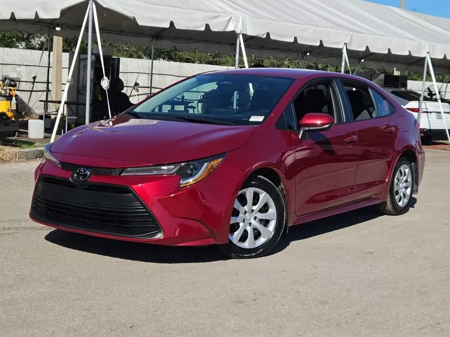 2025 Toyota Corolla LE photo 1
