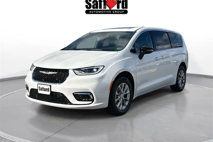 2025 Chrysler Pacifica photo 1
