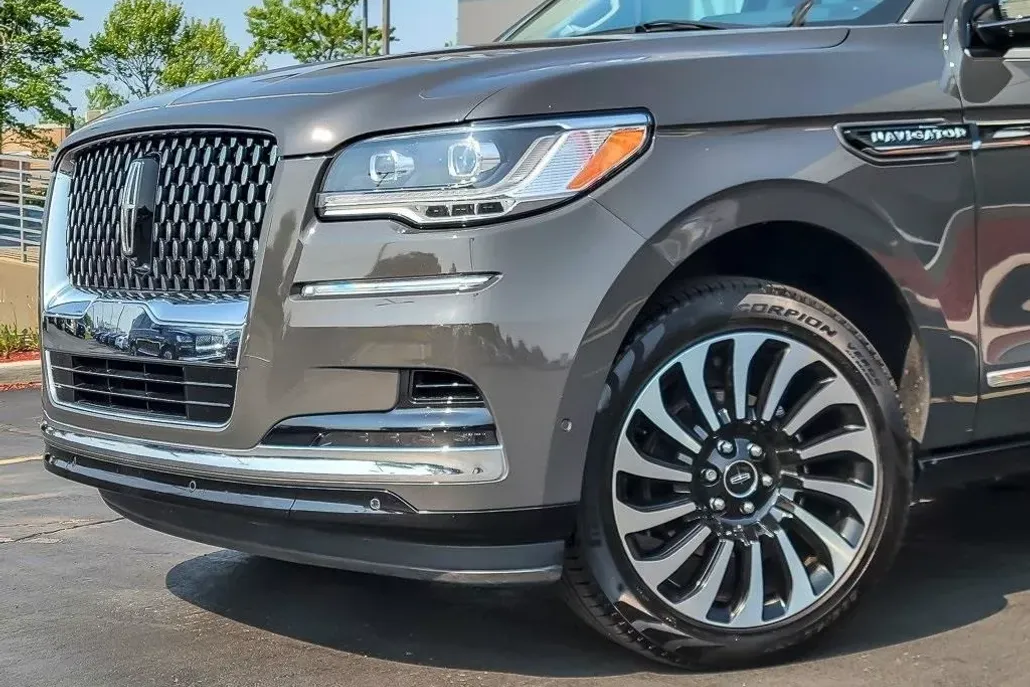 2022 Lincoln Navigator Black Label photo 1