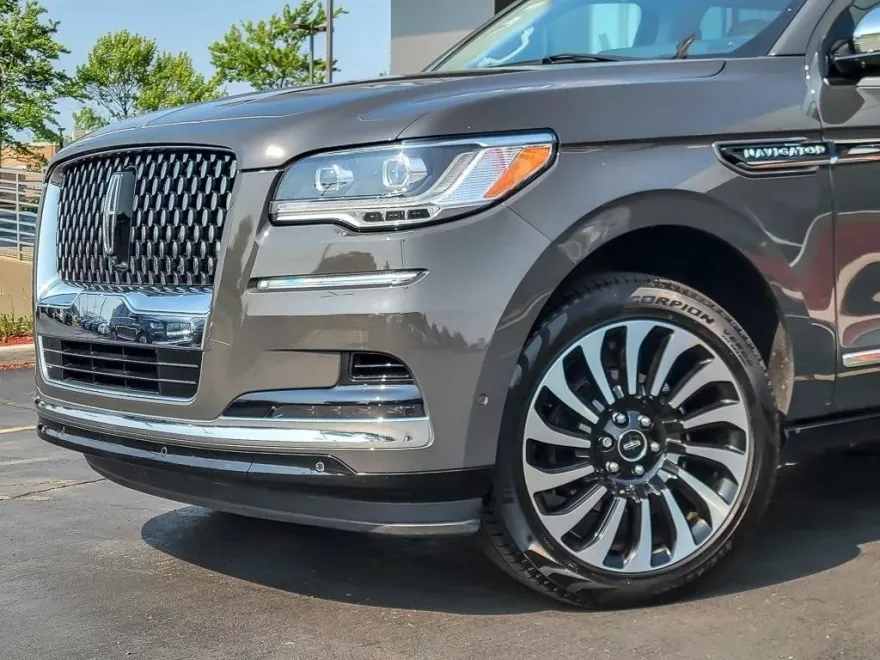 2022 Lincoln Navigator Black Label photo 1
