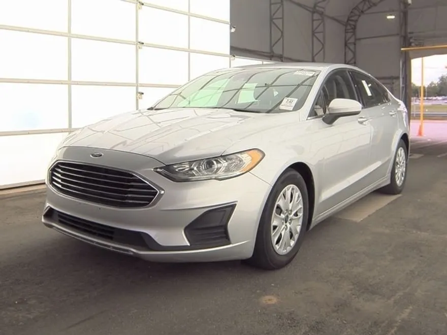 2019 Ford Fusion S photo 1