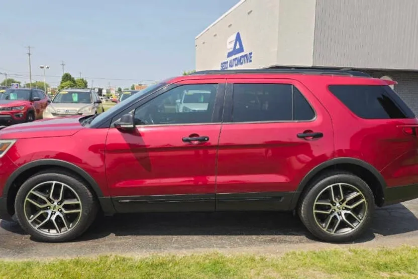 2016 Ford Explorer Sport photo 1
