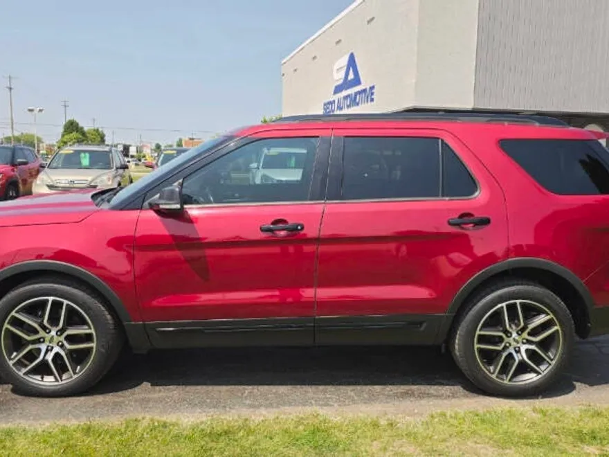 2016 Ford Explorer Sport photo 1