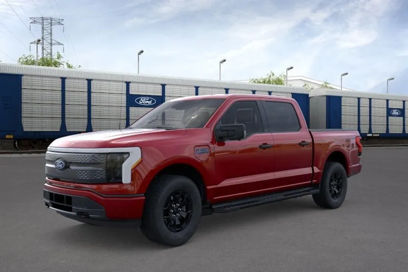 2025 Ford F-150 Lightning XLT photo 1