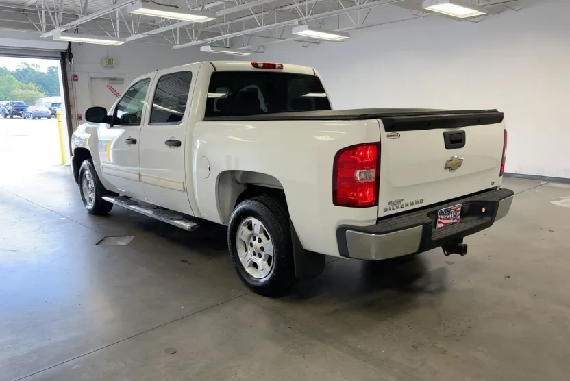 2009 Chevrolet Silverado 1500 LT photo 1