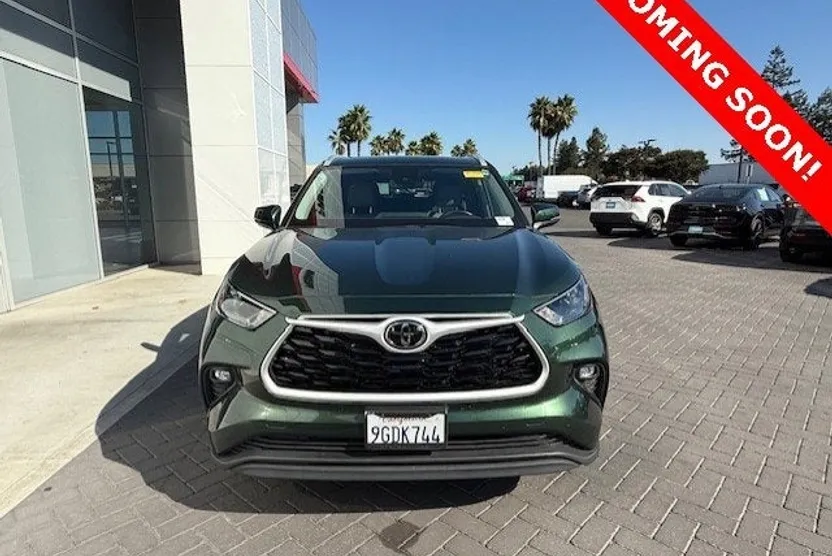 2023 Toyota Highlander L photo 1