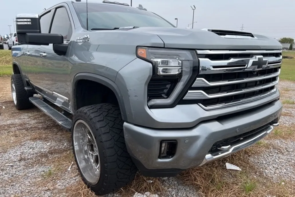 2024 Chevrolet Silverado 2500HD High Country photo 1