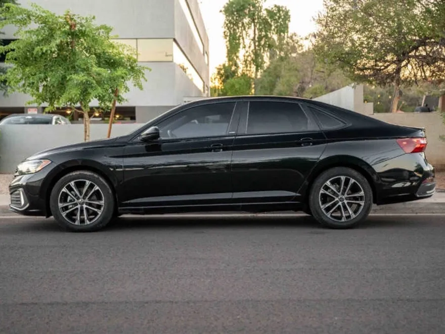 2024 Volkswagen Jetta Sport photo 1