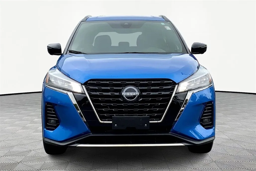 2023 Nissan Kicks SR photo 1