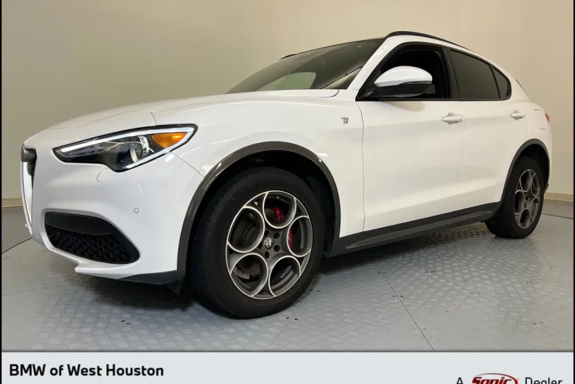2022 Alfa Romeo Stelvio Ti photo 1