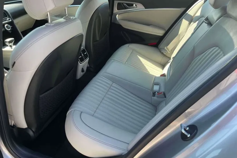 2023 Genesis G70 3.3T photo 1