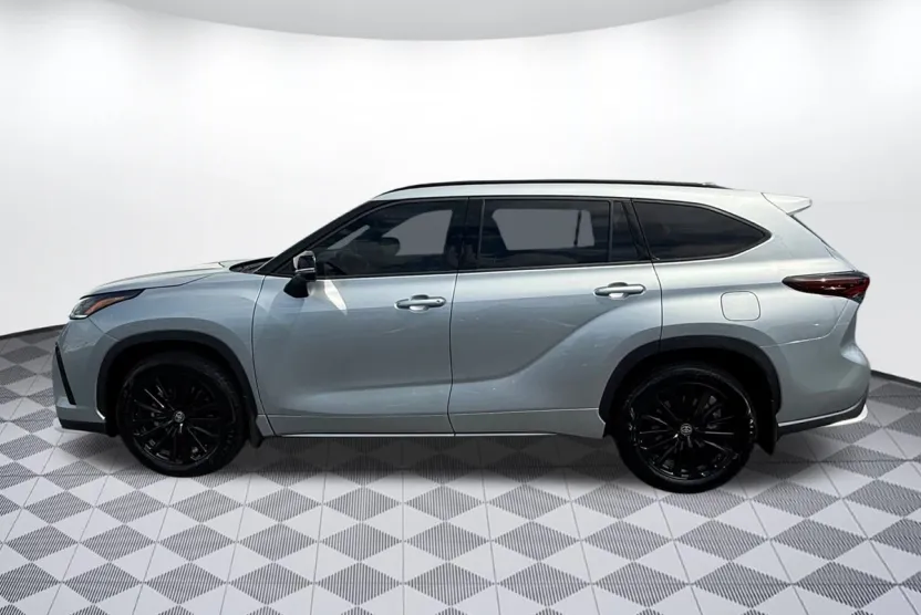 2025 Toyota Highlander XSE photo 1
