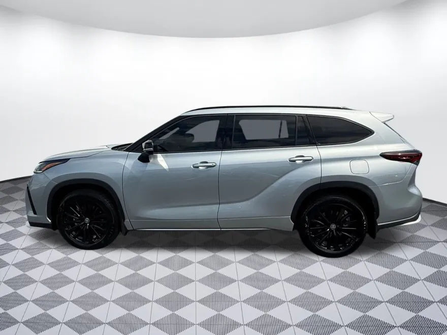 2025 Toyota Highlander XSE photo 1