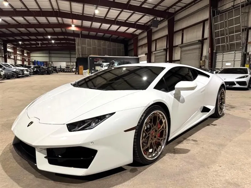 2016 Lamborghini Huracan Coupe photo 12