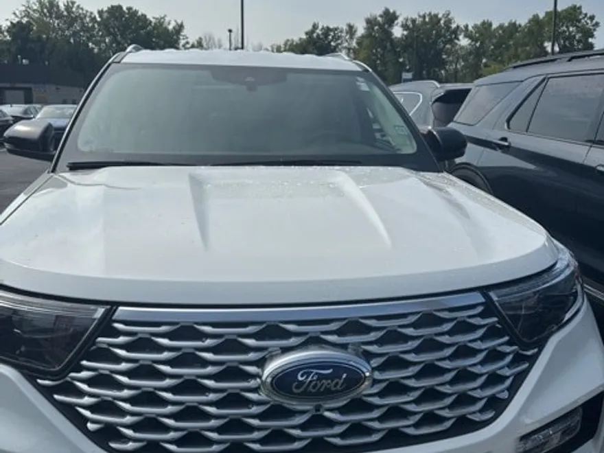 2022 Ford Explorer Platinum photo 1