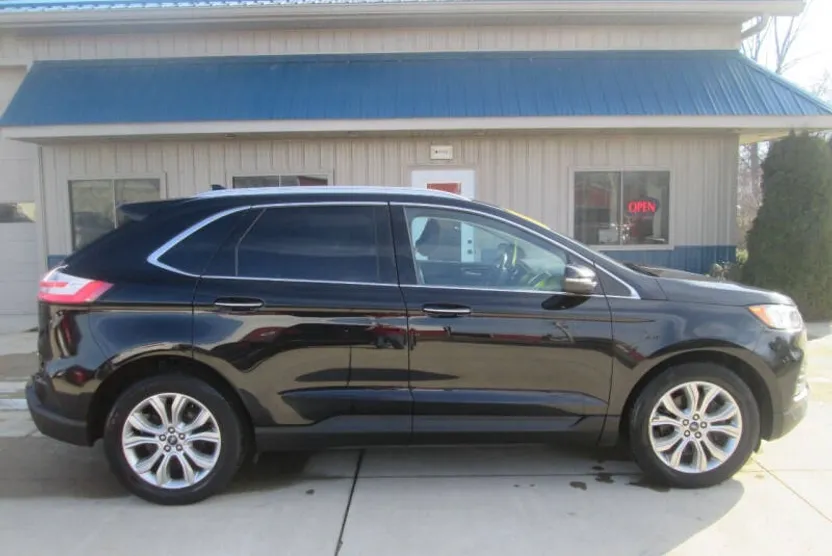 2019 Ford Edge Titanium photo 1