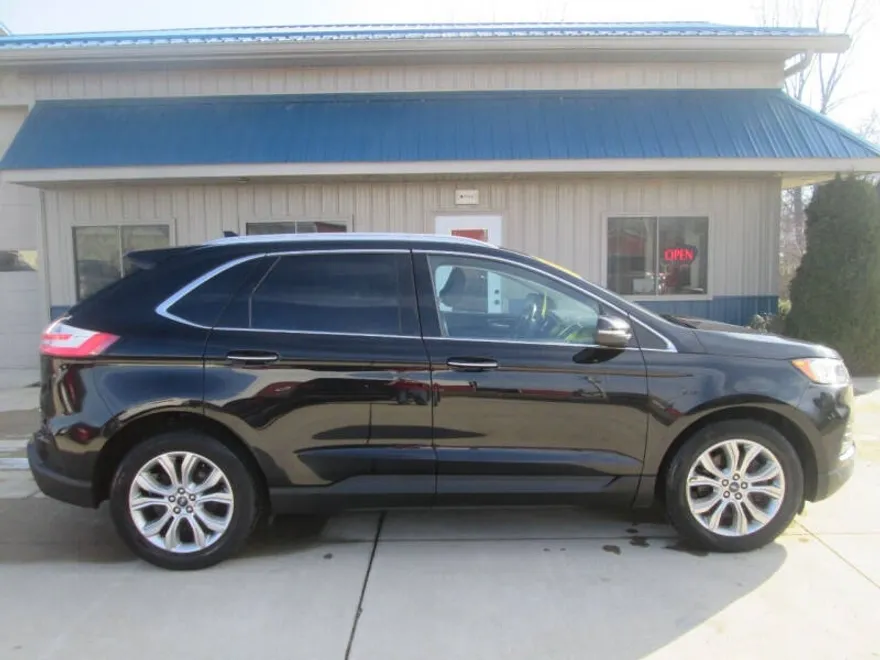 2019 Ford Edge Titanium photo 1