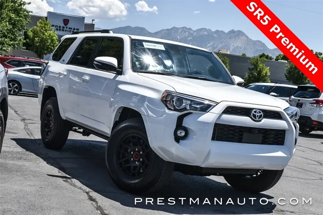 2024 Toyota 4Runner SR5 Premium photo 1