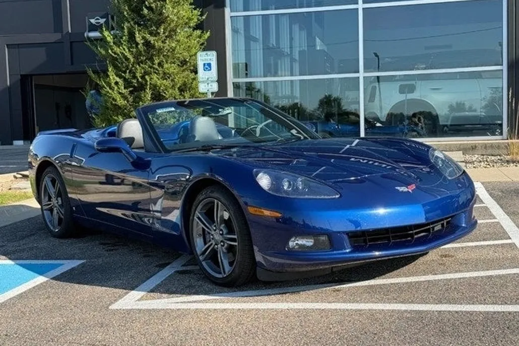 2006 Chevrolet Corvette Base photo 1