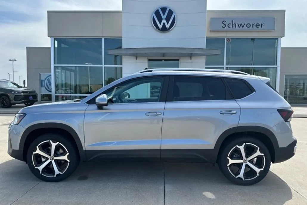 2025 Volkswagen Taos SEL photo 1