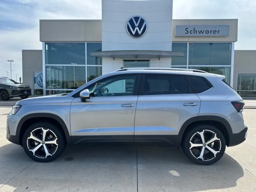 2025 Volkswagen Taos SEL photo 1