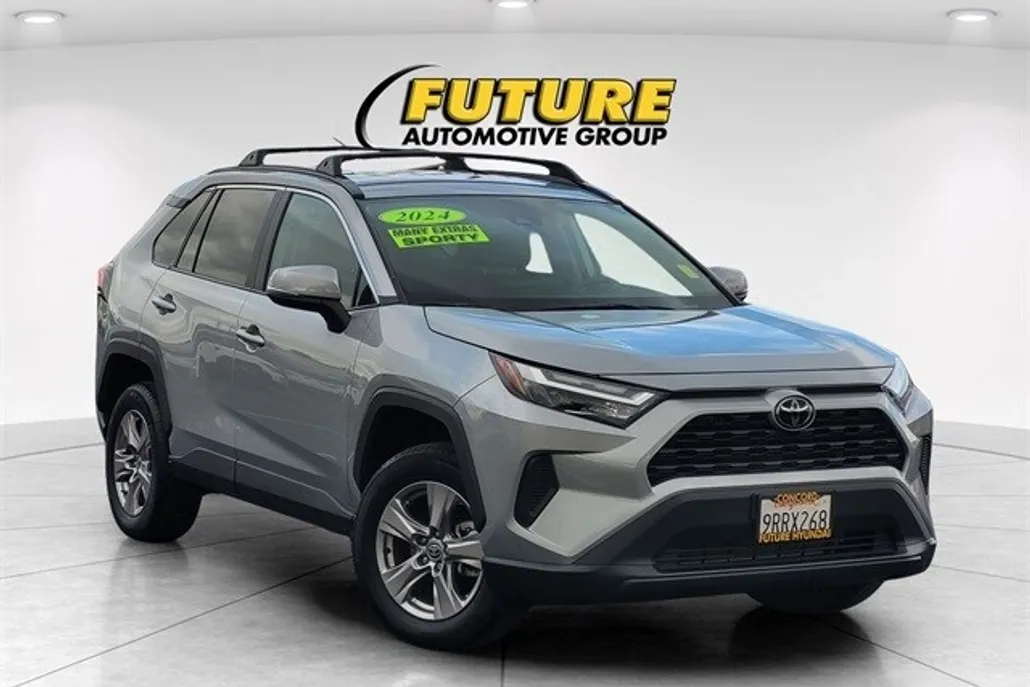 2024 Toyota RAV4 XLE photo 1