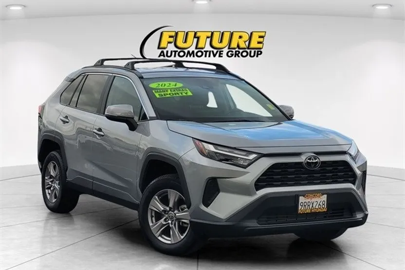 2024 Toyota RAV4 XLE photo 1
