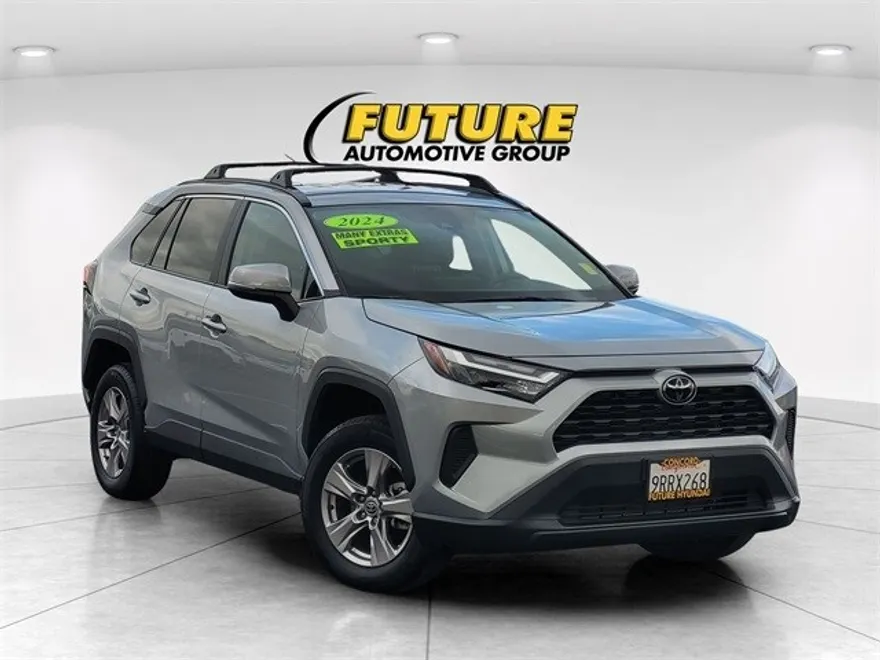 2024 Toyota RAV4 XLE photo 1