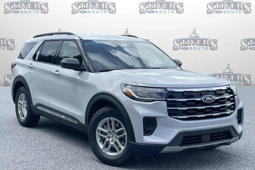2025 Ford Explorer photo 1