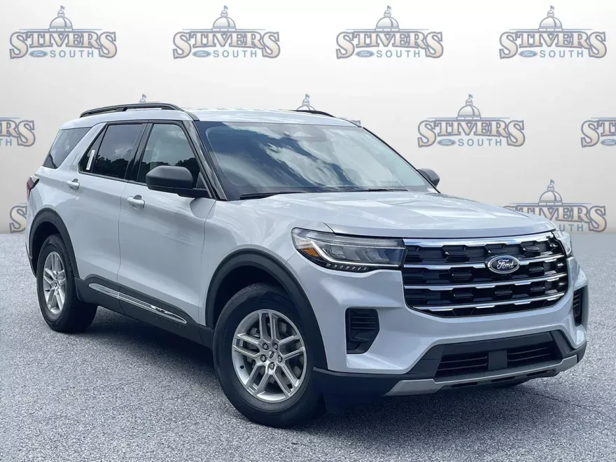 2025 Ford Explorer photo 1