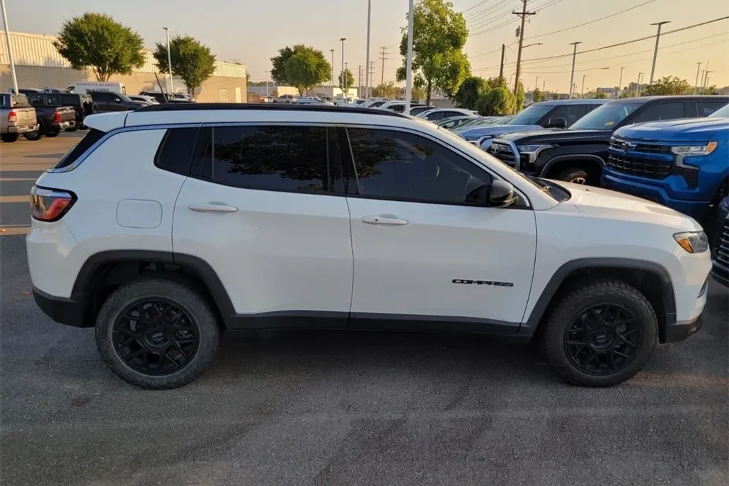 2022 Jeep Compass Latitude photo 1