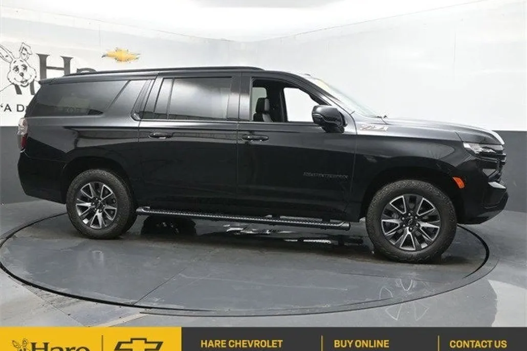 2023 Chevrolet Suburban Z71 photo 1