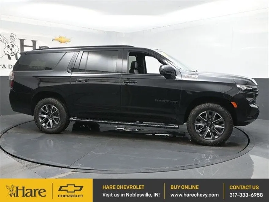 2023 Chevrolet Suburban Z71 photo 1