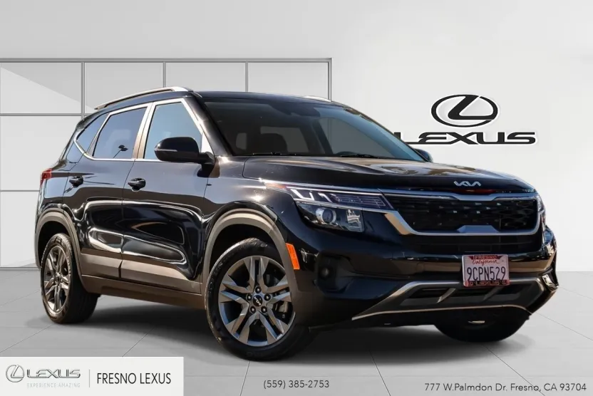 2023 Kia Seltos S photo 1