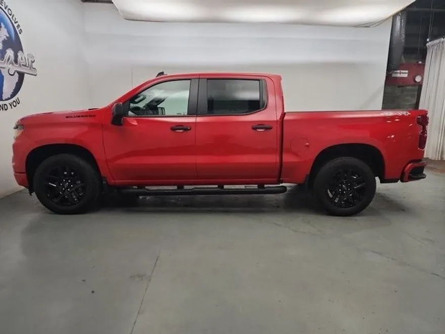 2024 Chevrolet Silverado 1500 Custom photo 1
