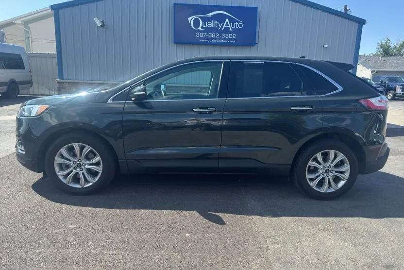 2024 Ford Edge Titanium photo 1